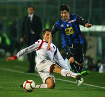 Dessena secondo me cercava il pallone...