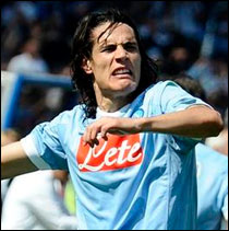 La tripletta di Cavani regala i play-off alla Mourinhese