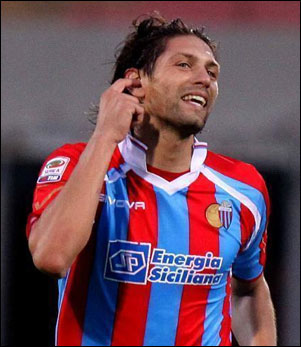 Terlizzi festeggia a modo suo dopo il gol-vittoria per Catania e Canario