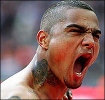 La clamorosa tripletta di K.P. Boateng regala il successo a Giacomo su Andrea N.